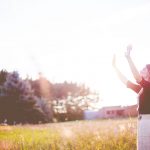 women worshipping